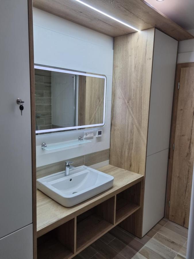 Apartman Nerudovka D 104, Finska Sauna, Garazove Stani Loučná pod Klínovcem Zewnętrze zdjęcie